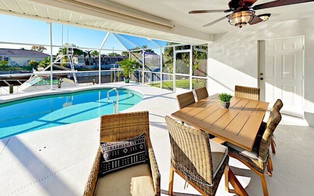 Chic Canalfront - 4 Br Home