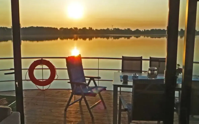 Hausboot am Xantener Nordsee