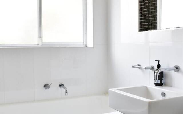 Light And Airy 2 Bedroom North Bondi Apartment