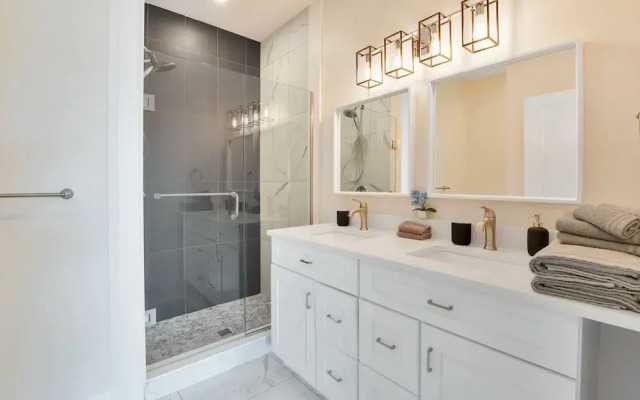Marvelous New Townhomes for 16 guests