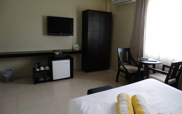 Holiday Suites Hotel & Resort