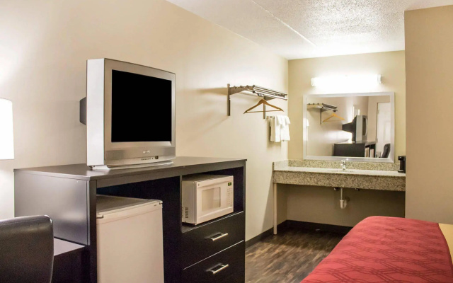 Econo Lodge Columbus West