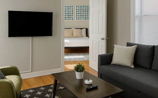 2BR Living - Halsted rep