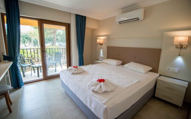 Hotel Holiday Calbis