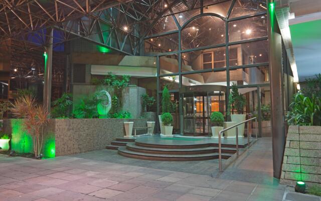 Master Porto Alegre Hotel - Av Carlos Gomes, Proximo Consulado Americano