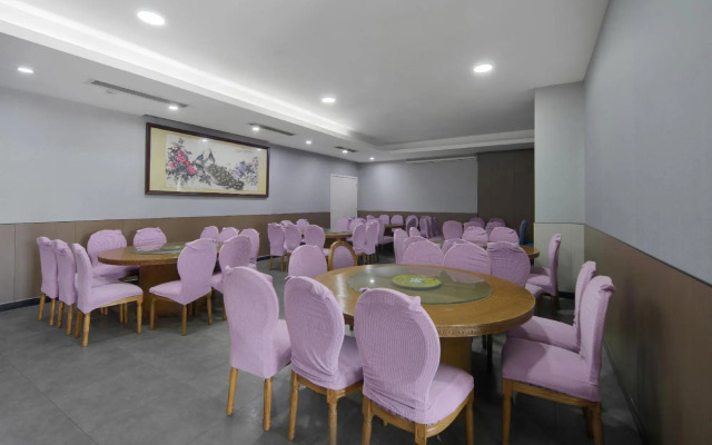 Neijiang Riverside Garden Hotel