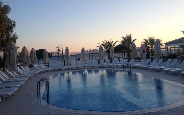 Dragut Point North Hotel