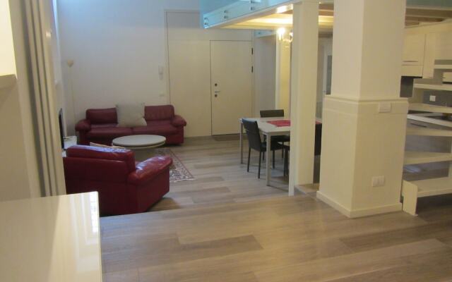 Garibaldi Luxury Home - Royal Solution