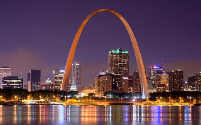 Global Luxury Suites at the Gateway Arch