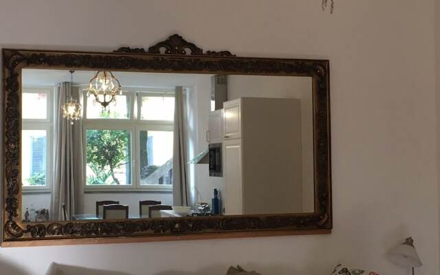Elegant Flat 15 min From the Center of Milan