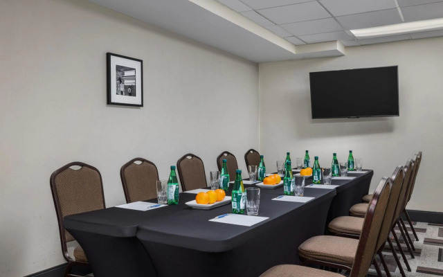 Four Points by Sheraton Greensboro Airport