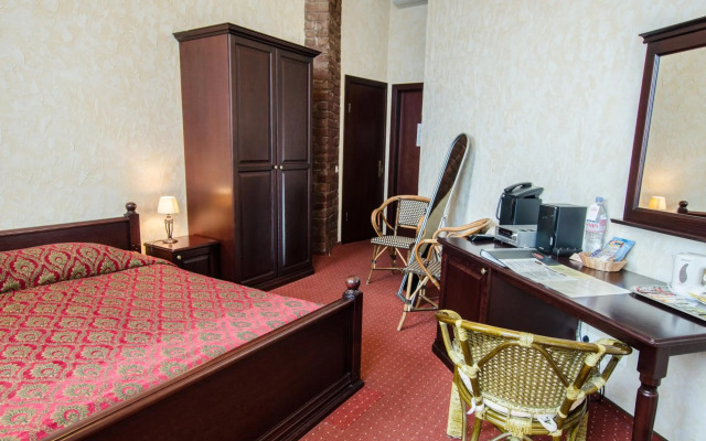 Monte Kristo Hotel