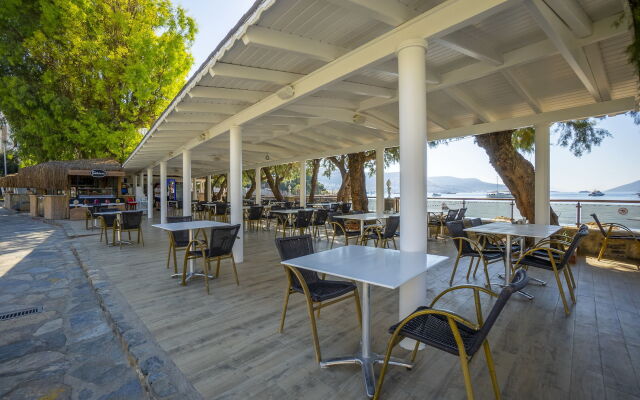 Azka Hotel