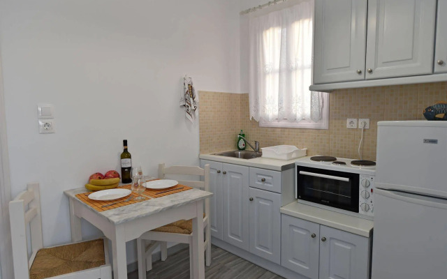 Tarsa Studios & Apartments