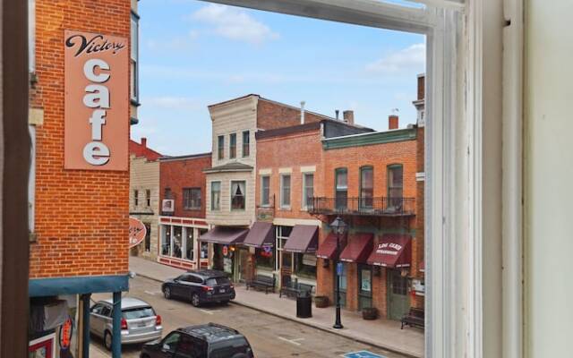 Downtown Galena Spacious Apartment 2 Bedroom Apts