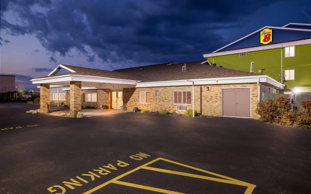 Super 8 by Wyndham Osseo WI