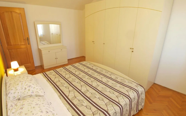 Apartment 707