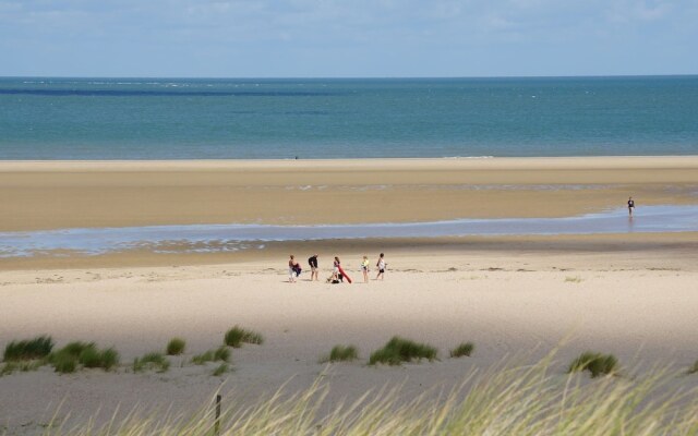 Brilliant Bungalow in Kamperland by the Lake