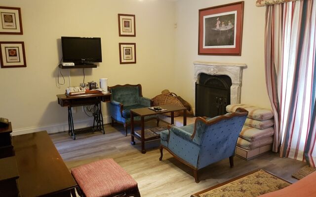 Sherwood's Country House