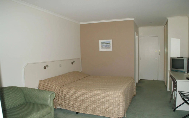 Deniliquin Country Club Motor Inn