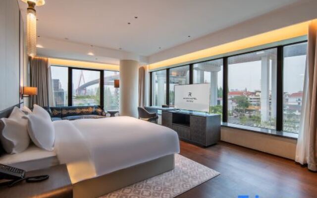 Rezen Hotel Shanghai Pudong Street（Lujiazui Riverside Center）