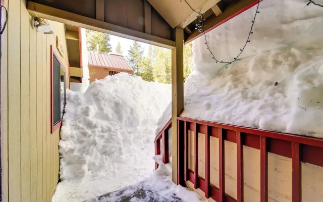 6 Mi to Sugar Bowl Resort: Soda Springs Cabin!