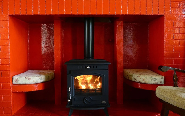 4-bed Cottage in Co. Galway 5 Minutes From Beach