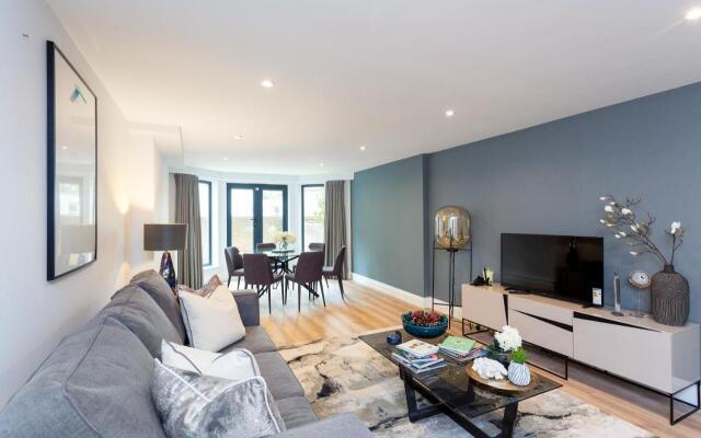 The Carlyle - Elegant Serviced Apartments