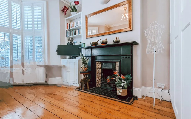 The Clapham Apartment With Private Patio