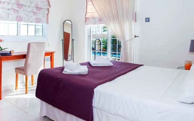 Oceania Paralimni in Paralimni