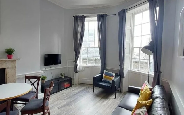 Stunning Temple BAR 2 BED Apartment