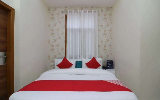 The Grand Palace by OYO Rooms