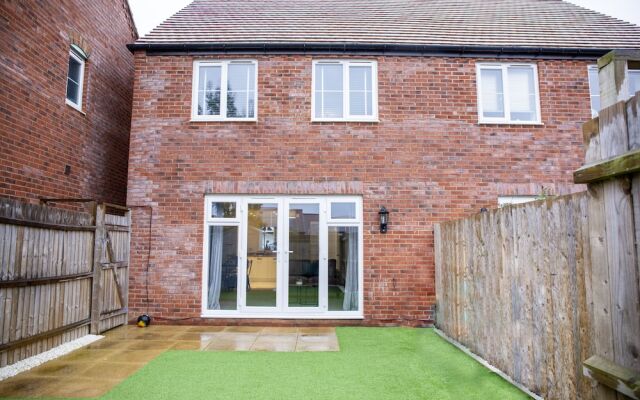 Modern House in Stratford Upon Avon With Private Parking Free Wifi Netflix