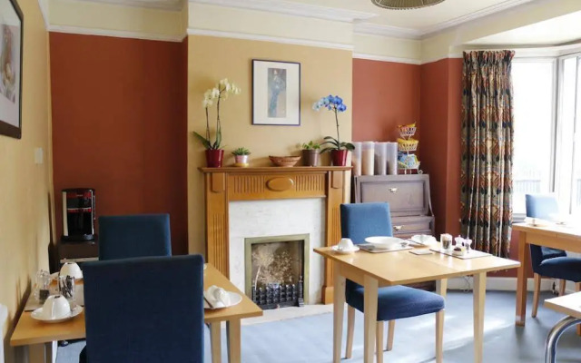 Hollybush Guest House