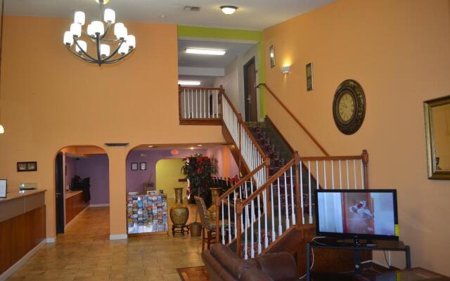 Summit Inn Hotel & Suites