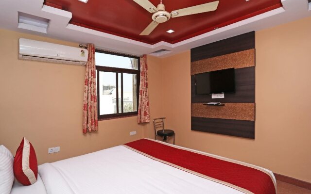 OYO 10328 Hotel Sanjay Palace