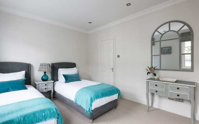 Ultra luxurious London home for 5-7