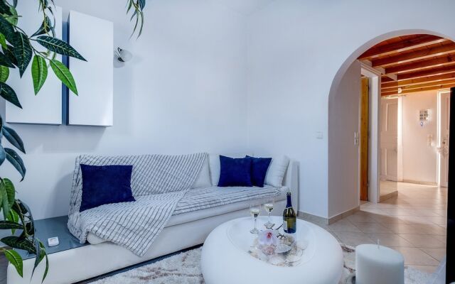 Paradise, Traditional Cycladic House