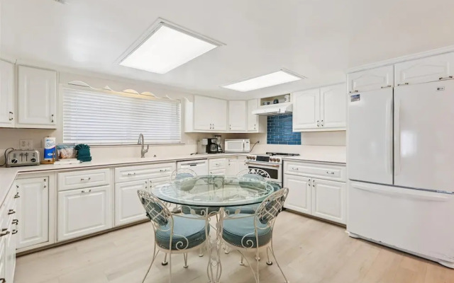 Oceanfront 3BR Condo: Gated, Breathtaking View