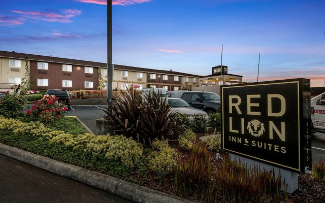 Days Inn and Suites Sequim