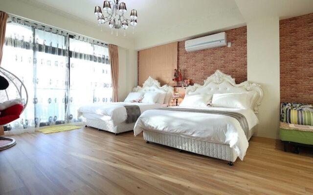 Textile Girl Romantic Homestay