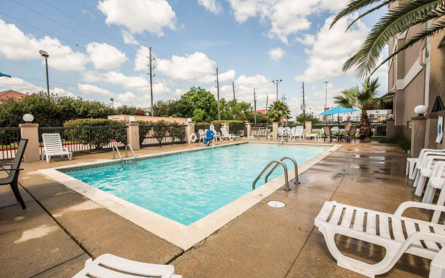 Comfort Suites Stafford Near Sugarland