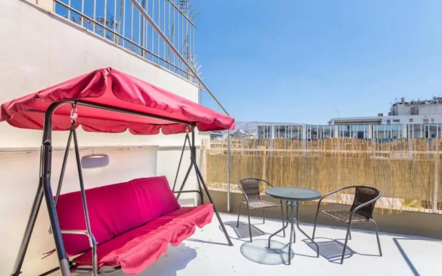 Penthouse with big terrace 2 mins from the metro
