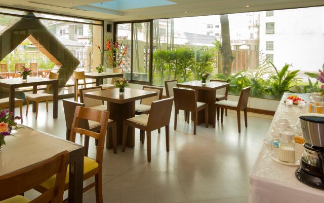 Lasalle Suites Hotel & Residence