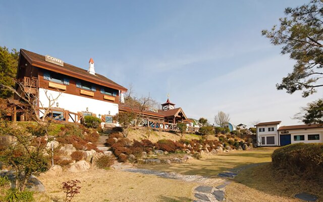 Yeosu Tirol Pension