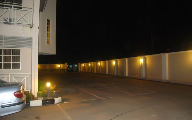 Grand Inn & Suites