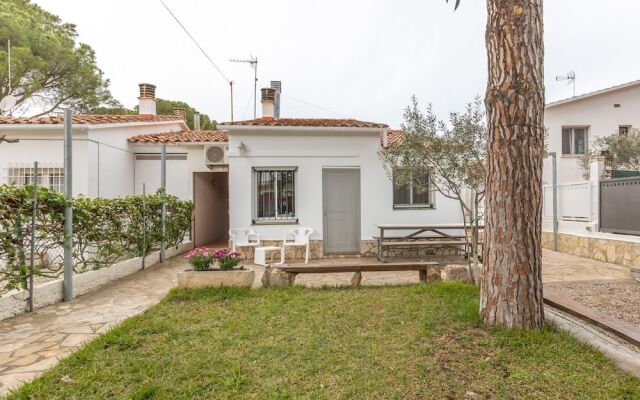 Comfy Holiday Home in L'escala With Garden