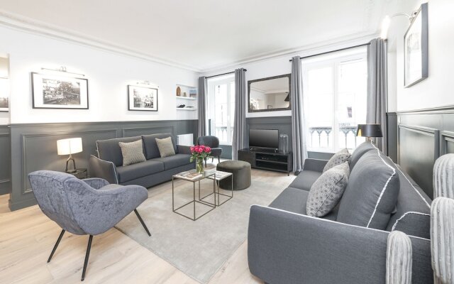 Luxury 3BDR Le Louvre II by Livinparis