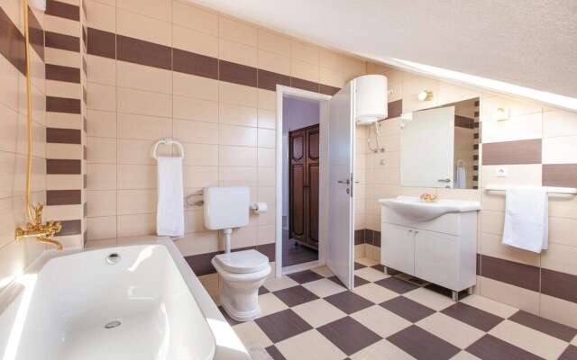 Beautiful Home in Kastel Stafilic With Wifi and 7 Bedrooms