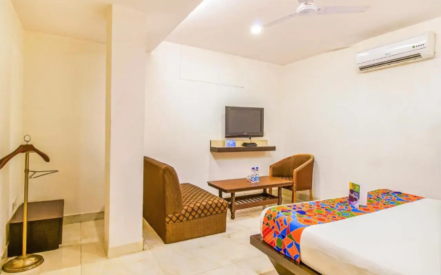 Fabhotel White Klove